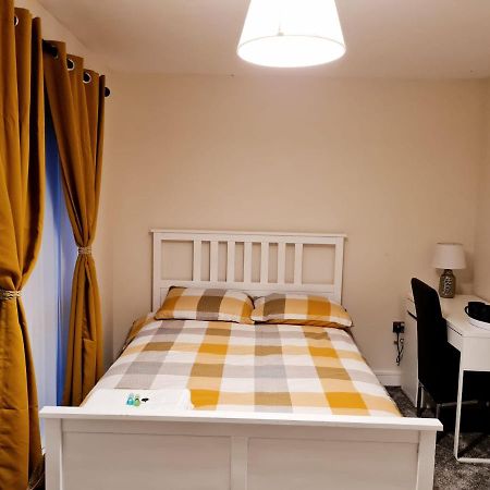 Mills Home Stays Derby Bagian luar foto