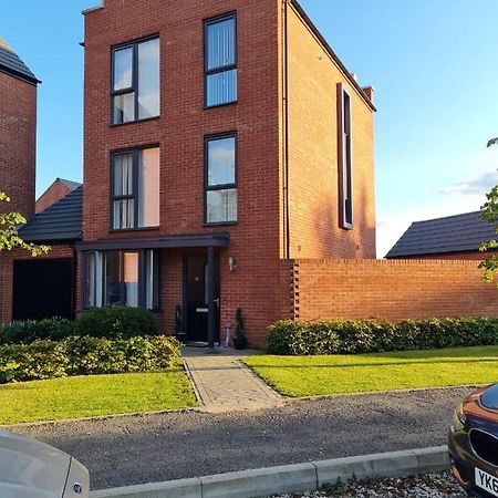 Mills Home Stays Derby Bagian luar foto